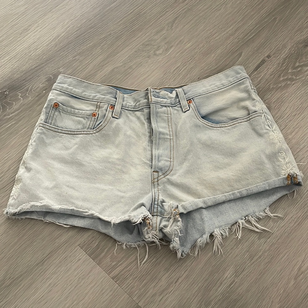 LEVIS 501s HIGH WAISTED DENIM SHORTS